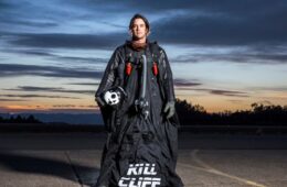 Former Navy Seal Breaks World Record At 18 Miles In A Wingsuit